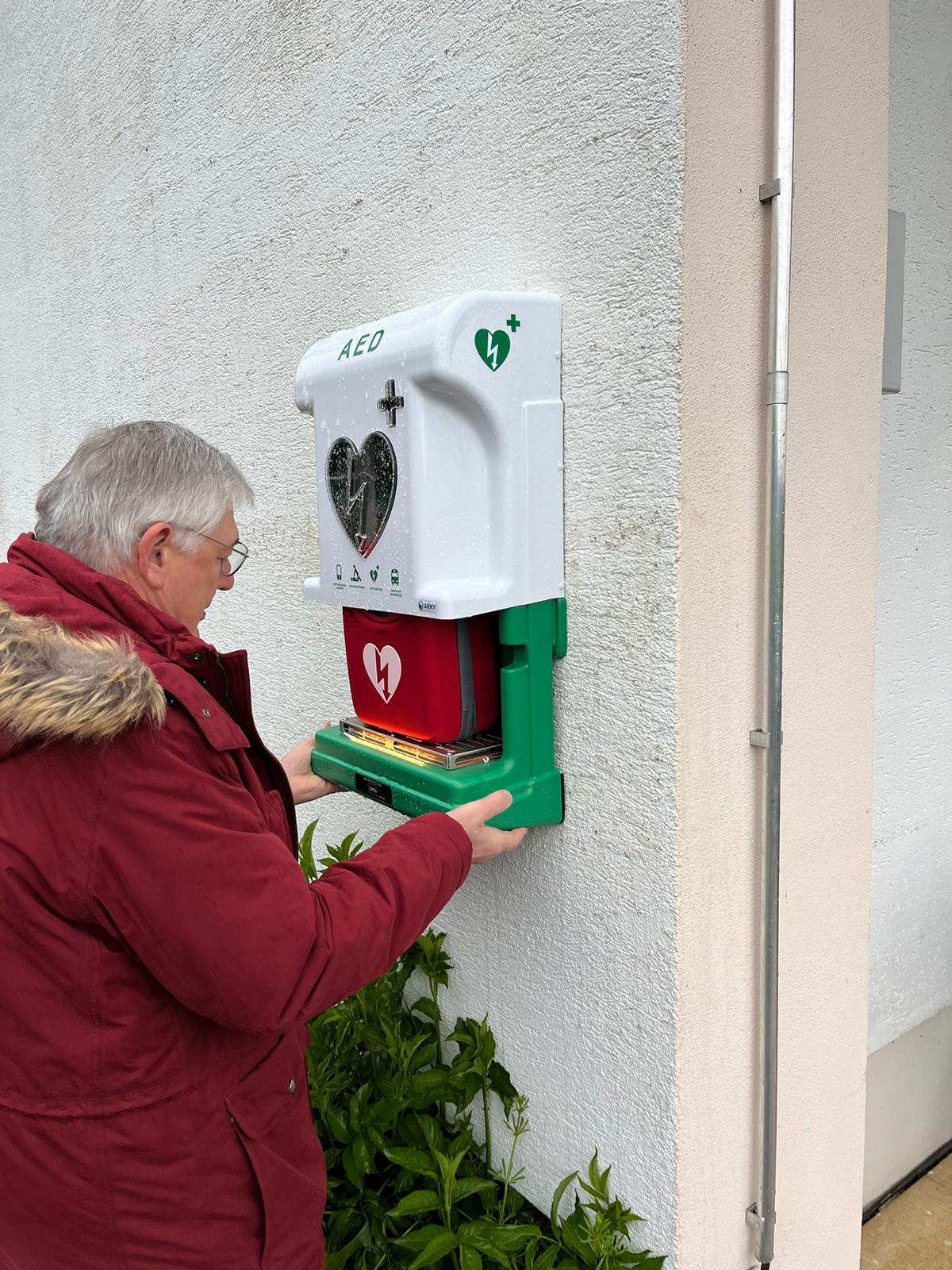 Günther Haug bei der Installation